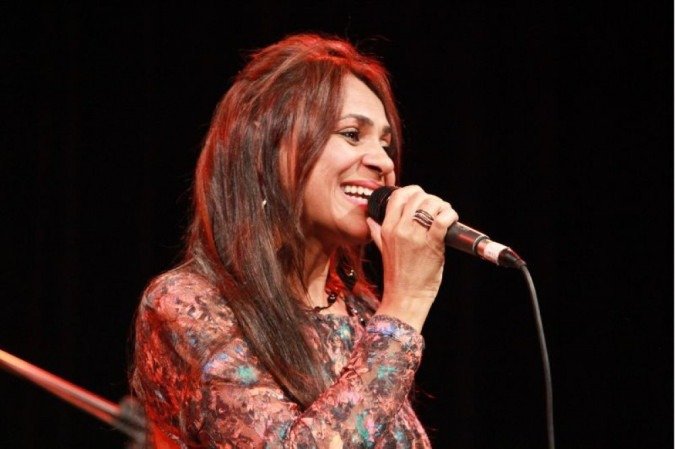 Celia Rabelo se apresenta nesta quinta-feira (12), no 'Clássico Closet fashion day'.