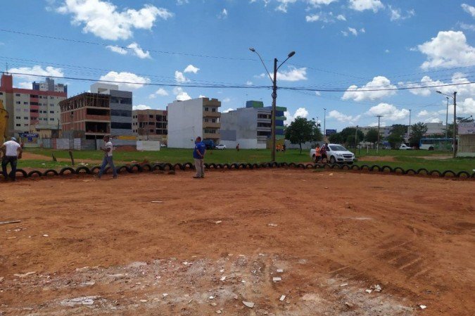 Lixão é transformado em em quadras de areia para o uso da população