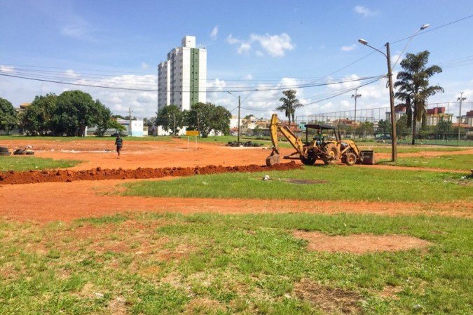 Lixão é transformado em em quadras de areia para o uso da população