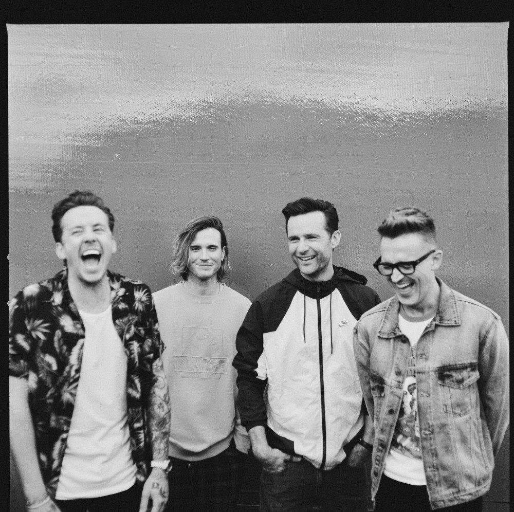 McFly volta com energia no novo disco; Ouça 'Young dumb thrills'