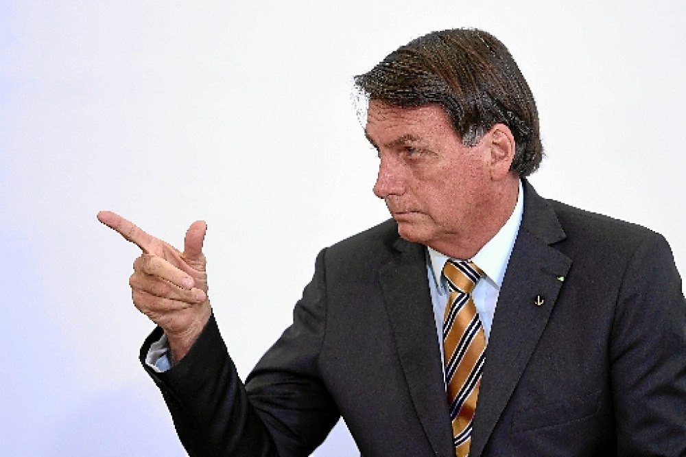 Bolsonaro recebe no Planalto corregedor de tribunal que julgará caso de Flávio