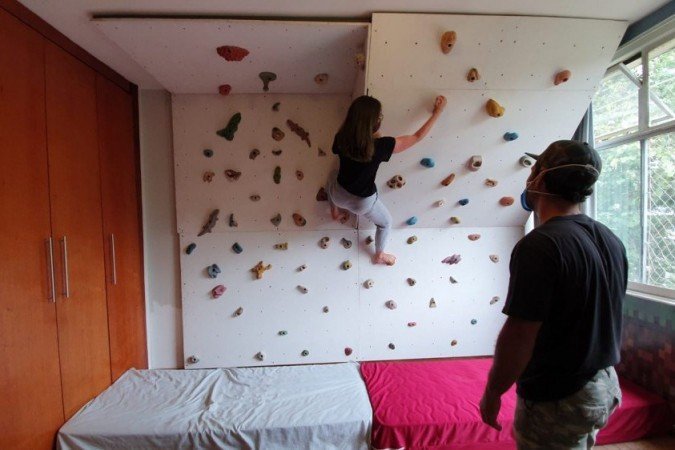 É possível montar uma escalada em locais pequenos: em paredes de 2m x 2m dá para realizar 300 movimentos ou fazer um treino de altíssimo nível