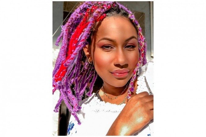 Agda Carvalho criou o @negra_e_estilosa por acaso, por causa da filha, e hoje tem mais de 50 mil seguidores