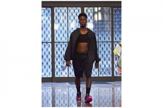 &Agrave; la gar&ccedil;one: em casa