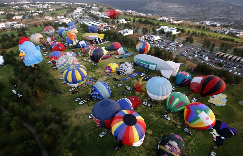 Balões enchem de cor o céu do México, em festival com público virtual