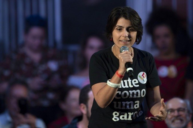 Ex-deputada federal, Manuela D'Avila lidera as pesquisas de intenção de voto em Porto Alegre -  (crédito: AFP / Mauro Pimentel)