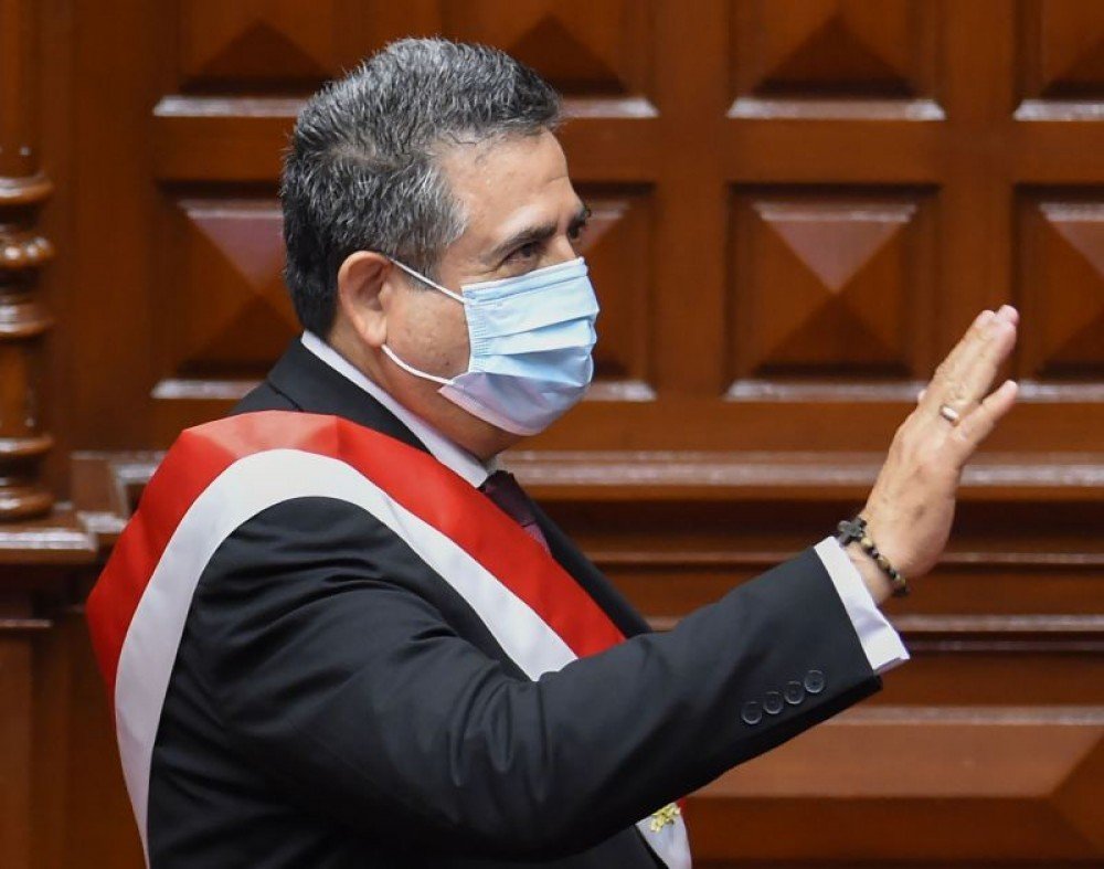 Manuel Merino renuncia à Presidência do Peru