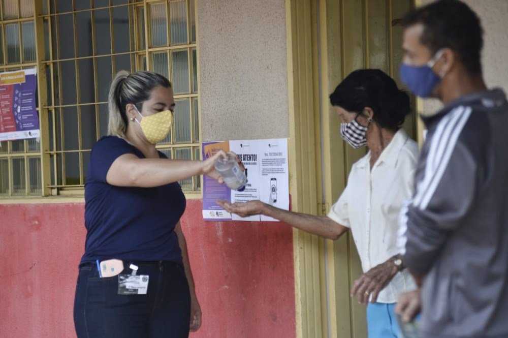 Eleições municipais em Águas Lindas no colégio estadual Maria do Carmo.
