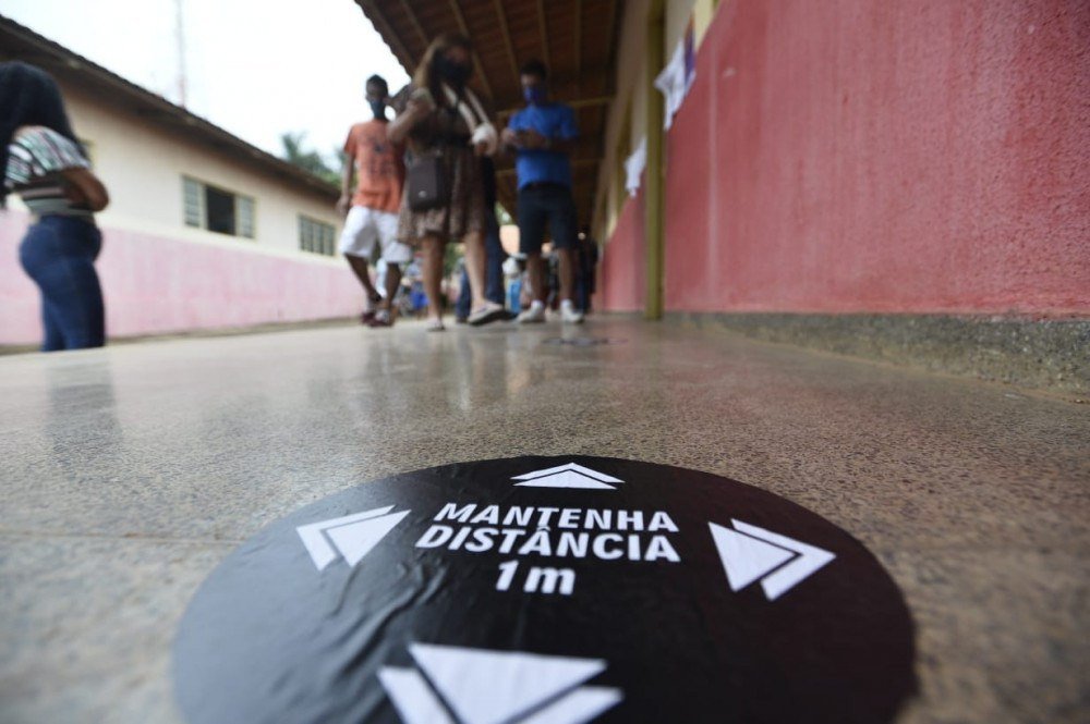 Elei&ccedil;&otilde;es municipais em &Aacute;guas Lindas no col&eacute;gio estadual Maria do Carmo.