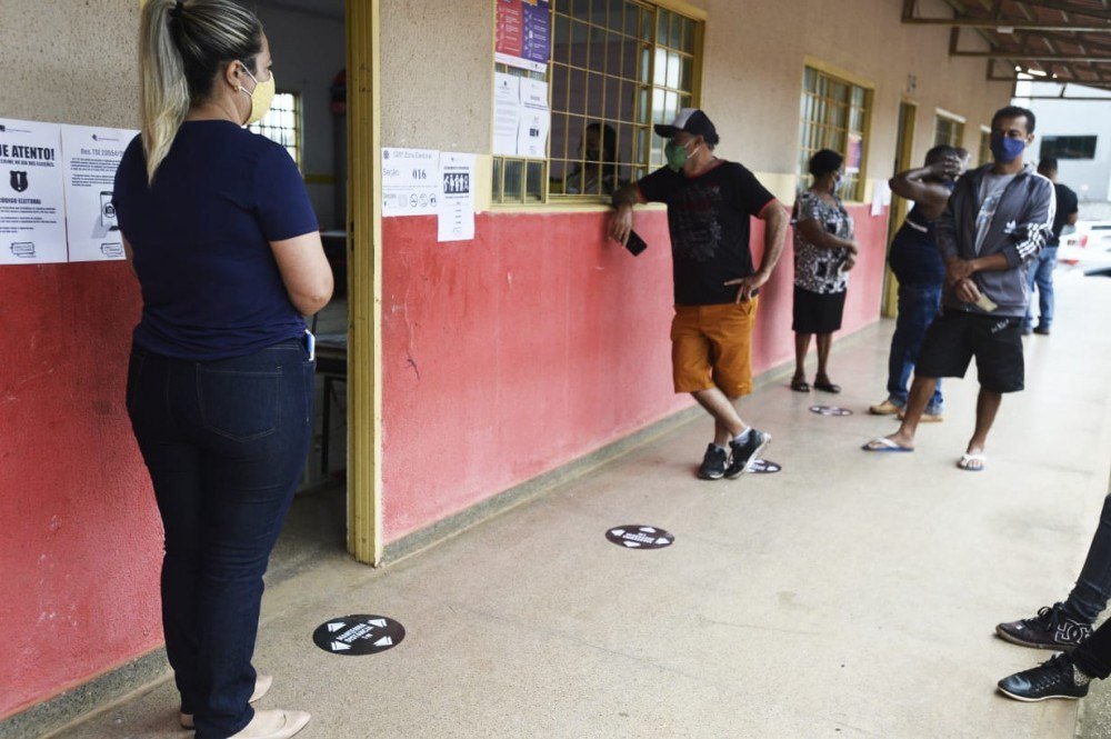 Eleições municipais em Águas Lindas no colégio estadual Maria do Carmo.