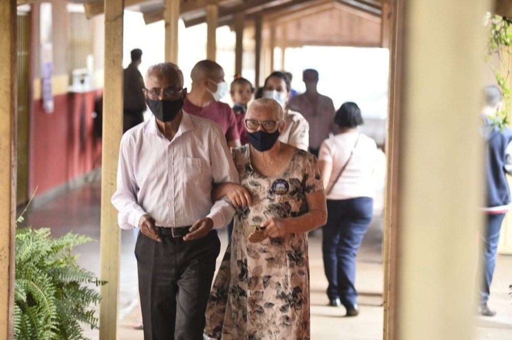 Eleições municipais em Águas Lindas no colégio estadual Maria do Carmo.