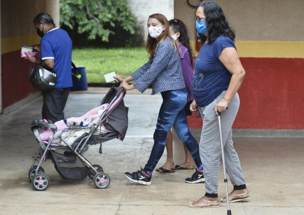 Eleições municipais em Águas Lindas no colégio estadual Maria do Carmo.
