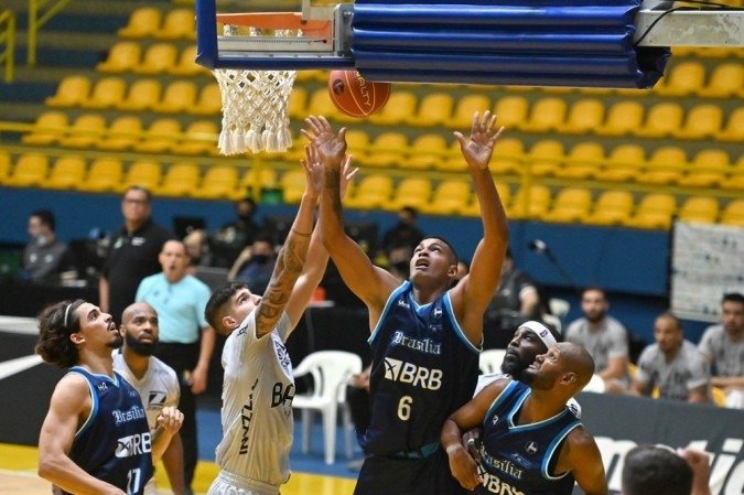 Brasília Basquete perde para Bauru Basket no início do NBB 2020/2021 - (crédito: João Pires/LNB) Brasília Basquete perde para Bauru Basket no início do NBB 2020/2021 - (crédito: João Pires/LNB)