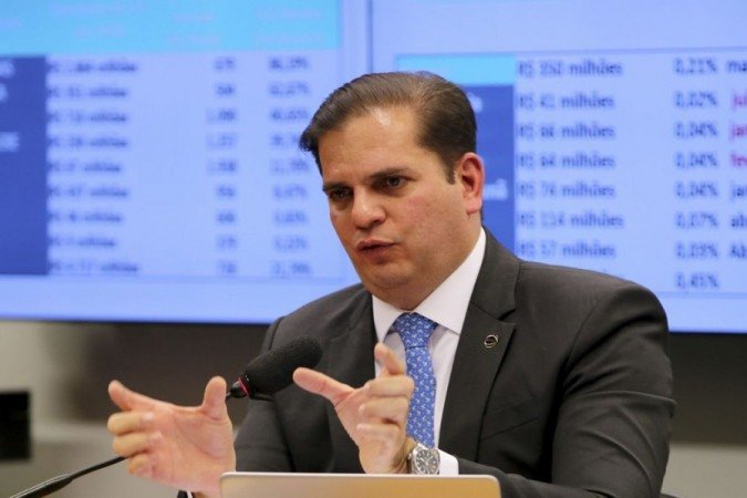 O diretor-geral da Aneel, André Pepitone, comemora resultado do leilão realizado na Bolsa de Valores de São Paulo - (crédito: Wilson Dias/Agência Brasil) O diretor-geral da Aneel, André Pepitone, comemora resultado do leilão realizado na Bolsa de Valores de São Paulo - (crédito: Wilson Dias/Agência Brasil)