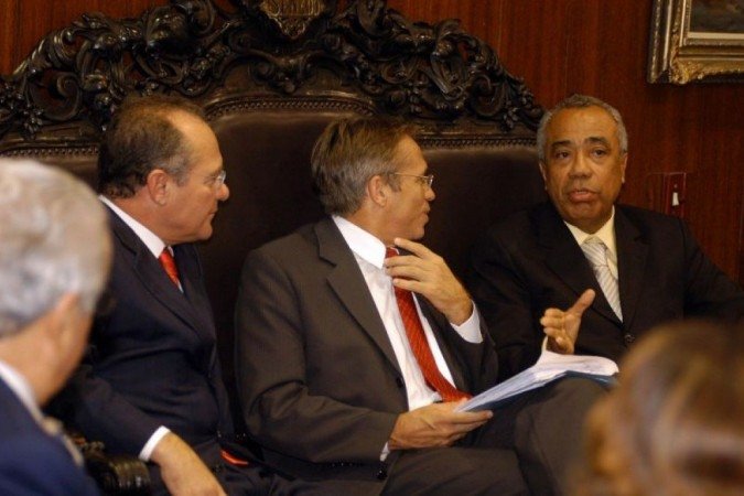 O ex-governador de Sergipe João Alves Filho (dir.), ao lado do então presidente do Senado Renan Calheiros, em 2006 -  (crédito: Daniel Ferreira/CB)