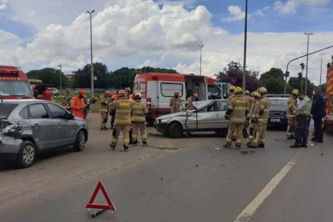 As duas faixas da EPIA, no sentindo sul, ficaram interditadas