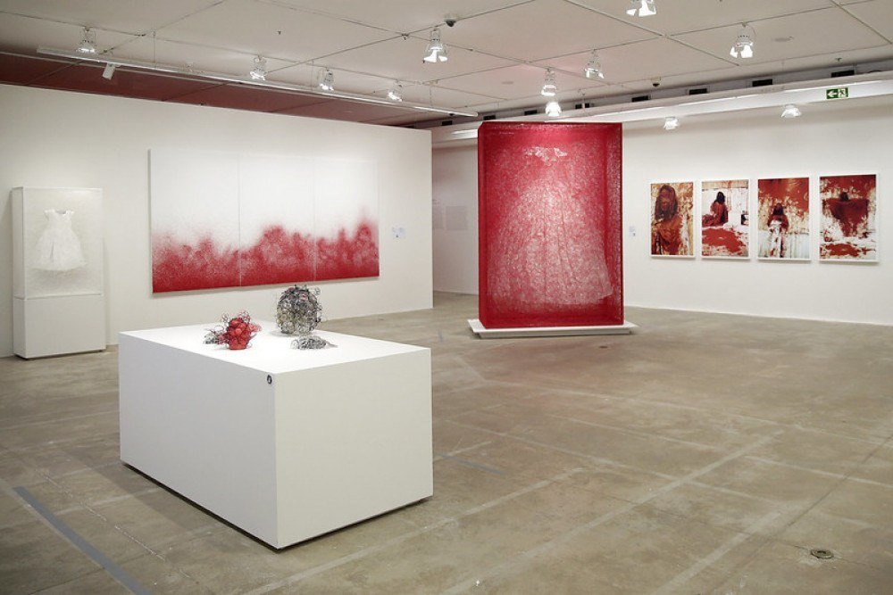 Centro Cultural Banco do Brasil apresenta tour virtual no Google Arts e Culture da mostra da artista japonesa Chiharu Shiota