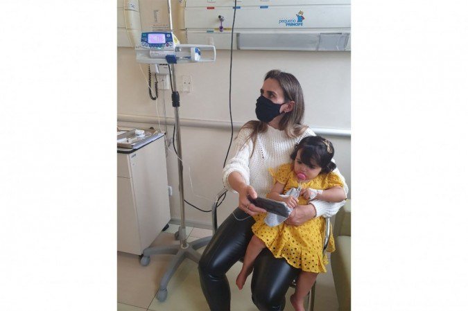 Kyara Lis recebe alta do Hospital Pequeno Príncipe, em Curitiba (PR)