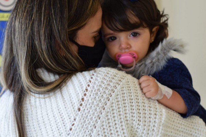 Kyara Lis recebe alta do Hospital Pequeno Príncipe, em Curitiba (PR)