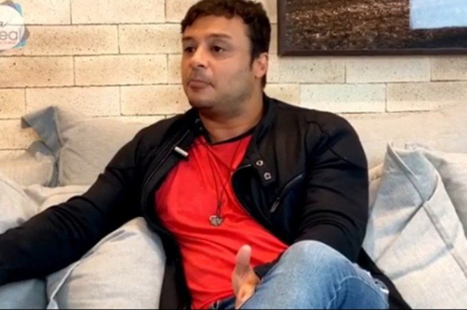Chales Daves sobre viver num trisal: ''não tem nada de loucura'' - (crédito: Reprodução/Instagram) Chales Daves sobre viver num trisal: ''não tem nada de loucura'' - (crédito: Reprodução/Instagram)