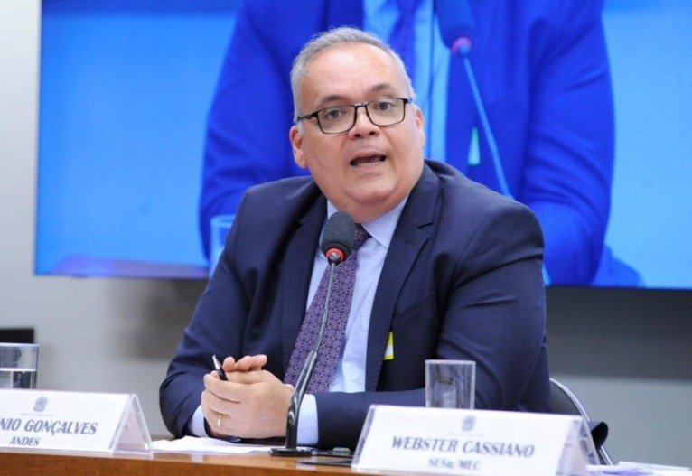 O presidente do Andes-SN reafirma a posição do sindicato em defesa da autonomia universitária O presidente do Andes-SN reafirma a posição do sindicato em defesa da autonomia universitária