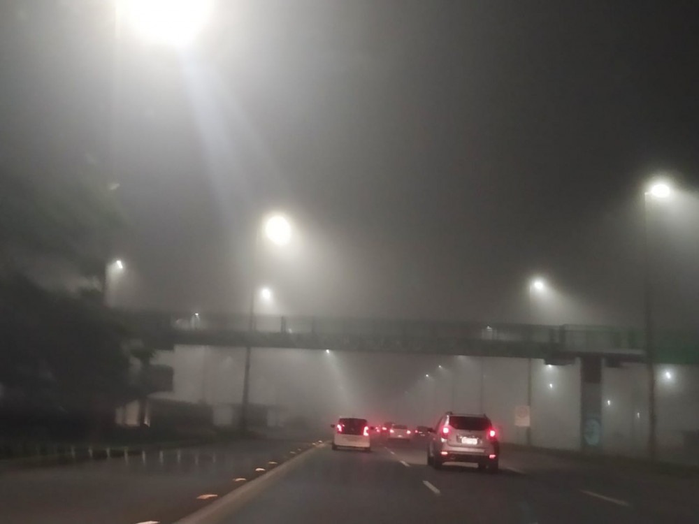 Forte neblina surpreende brasilienses; entenda o fenômeno