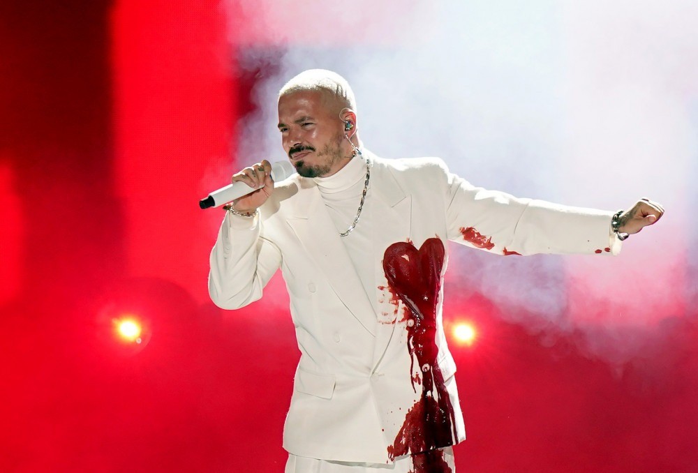 J Balvin pede desculpas a mulheres e comunidade negra por vídeo de música 