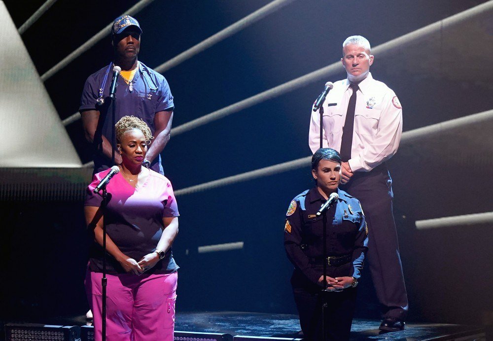 Profissionais da linha de frente do combate à covid-19 são homenageados no Grammy Latino 2020