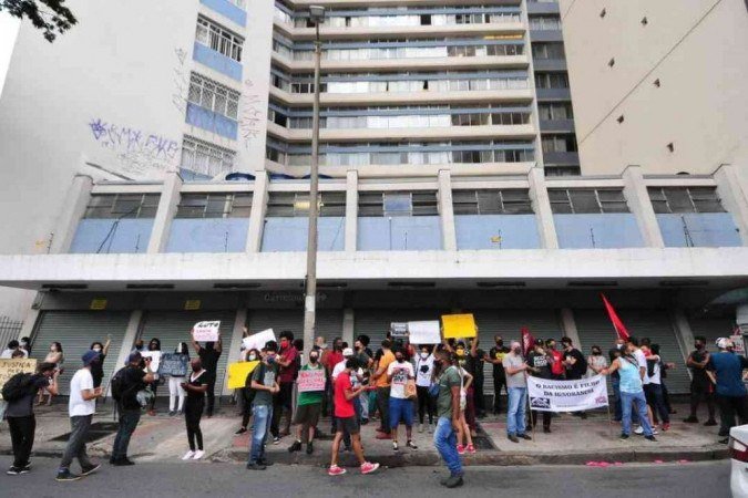 Unidade do Carrefour em Belo Horizonte fecha as portas depois de manifestações contra a rede -  (crédito: Gladyston Rodrigues/EM/D.A PRESS)