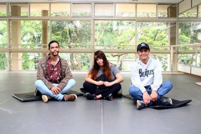 Professores Glaydson Lammarck, Gloria Bueno e Alexandre Bueno (bone) celebram a data e falam da importância do local