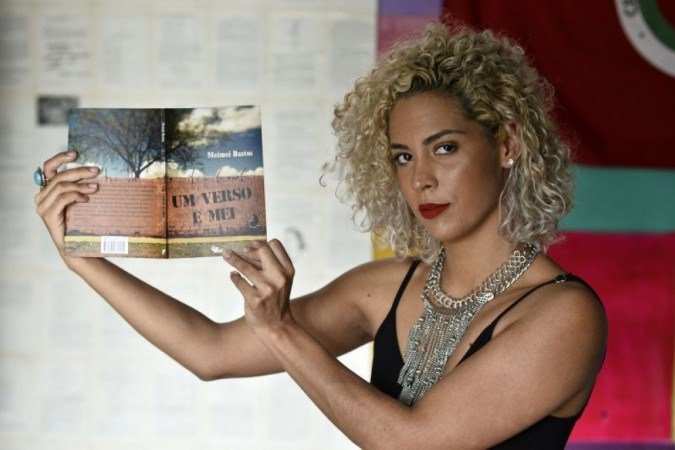 Escritora Meimei Bastos que lançou um livro de poesia que faz parte do programa mulheres inspiradora.