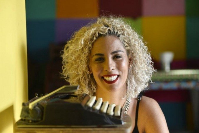 Escritora Meimei Bastos que lançou um livro de poesia que faz parte do programa mulheres inspiradora.