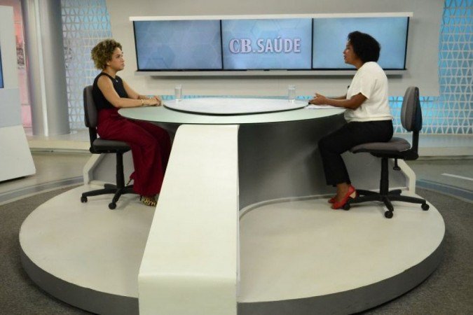 Carmen Souza na bancada do CB.Poder