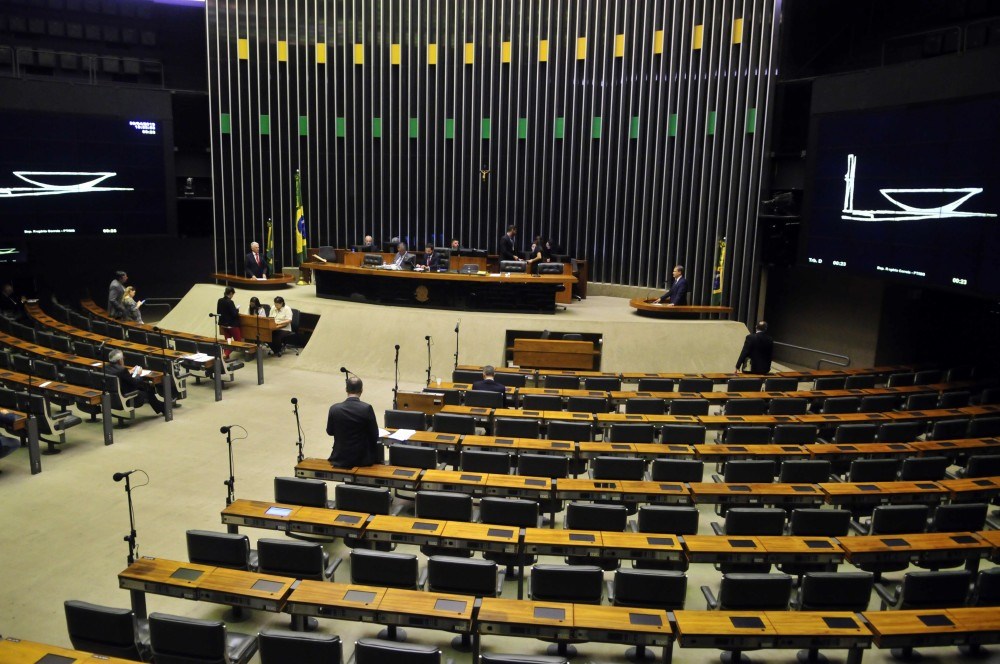 Dez novos suplentes assumem vaga de deputado federal