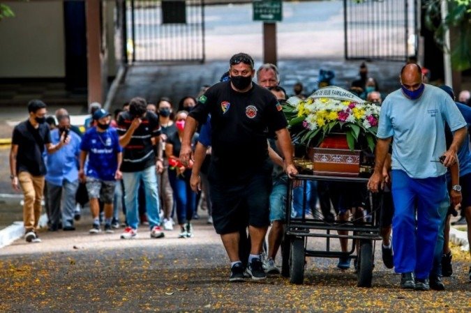Cliente negro foi espancado e depois assassinado por seguranças de um supermercado da rede - (crédito: Silvio Avila/AFP) Cliente negro foi espancado e depois assassinado por seguranças de um supermercado da rede - (crédito: Silvio Avila/AFP)