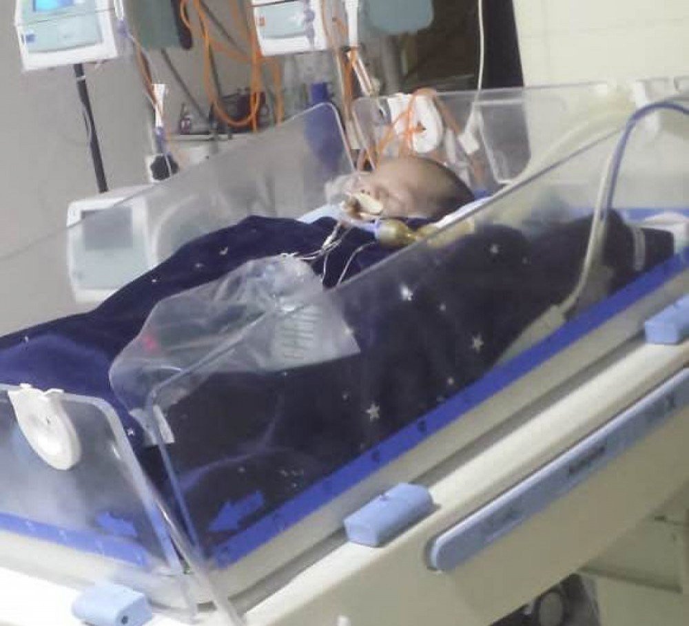 Família pede ajuda para sepultar bebê que morreu em cirurgia, após espera de um mês