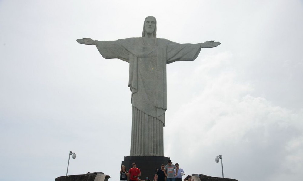 No Rio de Janeiro, Cristo Redentor será iluminado hoje de vermelho