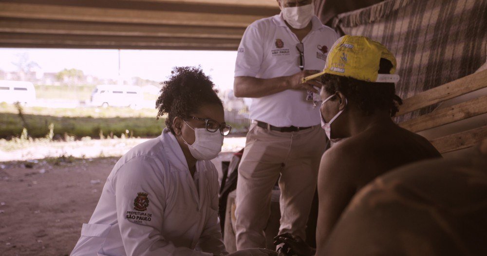 Cuidado e olho no olho fazem toda a diferença na hora do trabalho.  #EuAbraçoAEnfermagem 