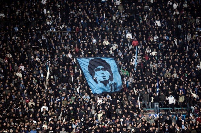 Maradona ficou conhecido por ser jogador brilhante nos gramados e participar das principais vitórias da seleção argentina - (crédito: AFP / ROBERTO SALOMONE) Maradona ficou conhecido por ser jogador brilhante nos gramados e participar das principais vitórias da seleção argentina - (crédito: AFP / ROBERTO SALOMONE)
