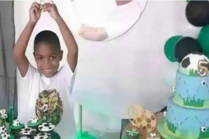 Miguel morreu em junho, após cair do prédio em que a mãe trabalhava, em Recife (PE) - (crédito: Reprodução/Facebook) Miguel morreu em junho, após cair do prédio em que a mãe trabalhava, em Recife (PE) - (crédito: Reprodução/Facebook)
