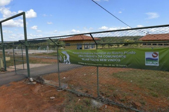 No Parque Ecológico Riacho Fundo também foram retiradas cisternas aterradas e três mil metros de cercas e dois basculantes de entulhos - (crédito: Gustavo Moreno/CB/D.A Press) No Parque Ecológico Riacho Fundo também foram retiradas cisternas aterradas e três mil metros de cercas e dois basculantes de entulhos - (crédito: Gustavo Moreno/CB/D.A Press)