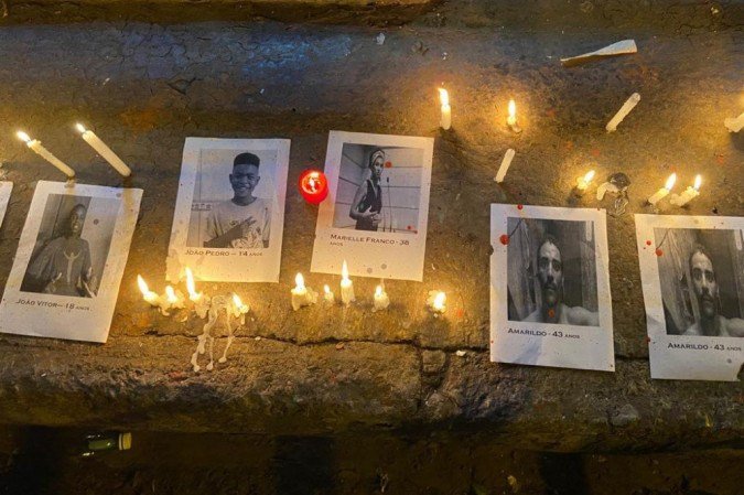 Manifestantes protestam na frente de supermercado Carrefour na Asa Sul