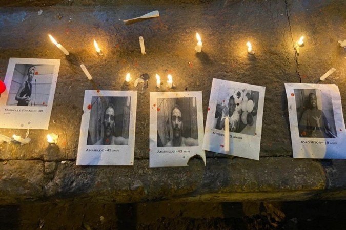Manifestantes protestam na frente de supermercado Carrefour na Asa Sul
