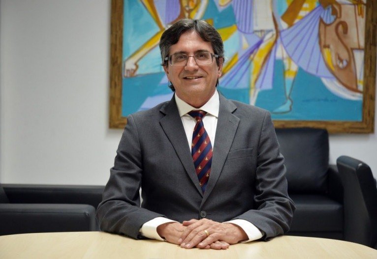 O secretário de Educação de Sergipe, Josué Modesto