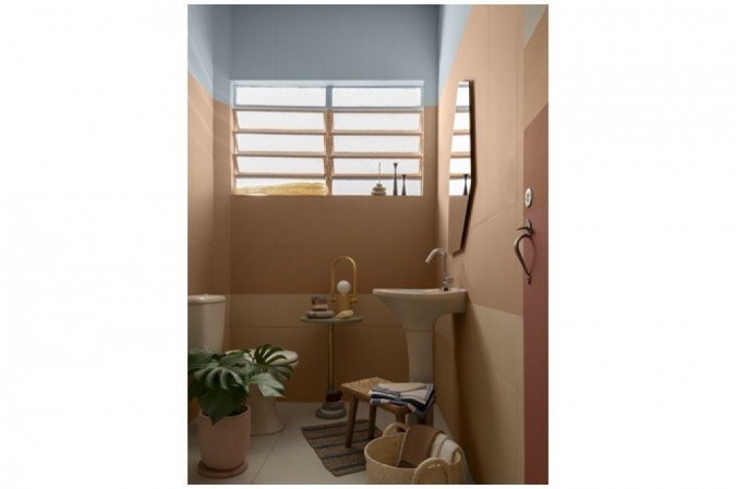 Ambiente mistura tons terrosos, que se assemelham à terra do cerrado, com o azul-claro suave na parte superior, trazendo a leveza do céu aberto da cidade 