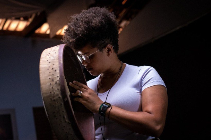 Larissa Umaytá, neta de Seu Teodoro e diretora artística do álbum 'O legado do sonho de uma criança'.