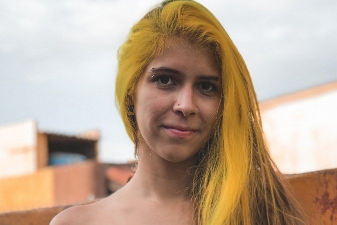 Arquivo Pessoal. Revista. Cabelos coloridos. Mayara Maia