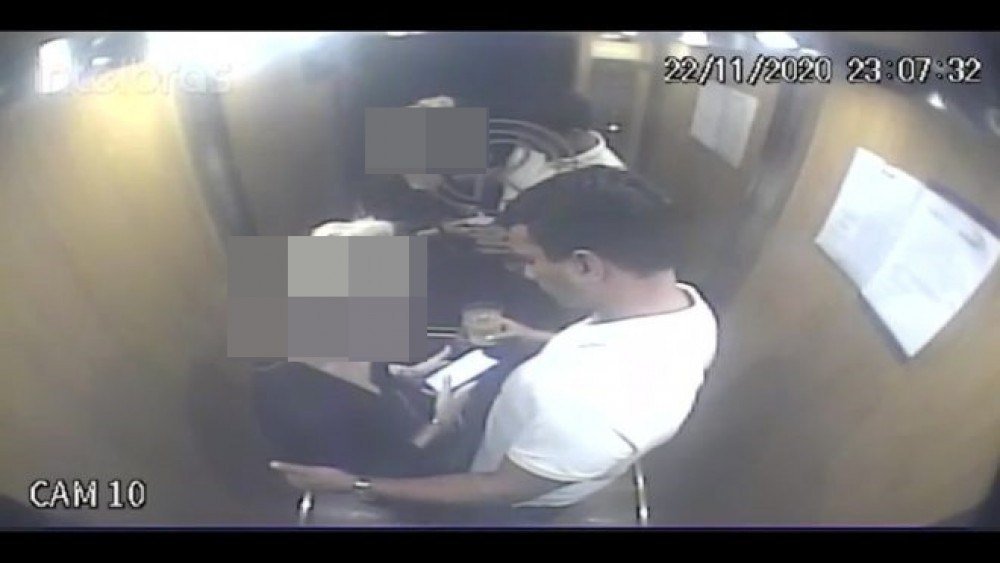 Câmeras registraram senador acusado de estupro chegando com modelo em flat