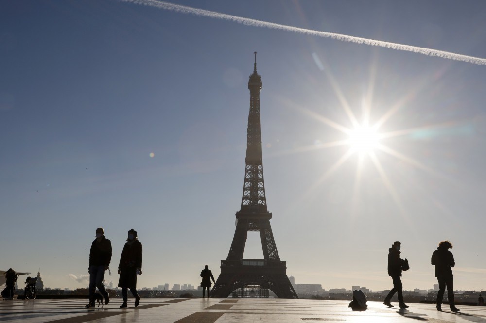 Torre Eiffel, fechada devido à pandemia, reabrirá em 16 de dezembro