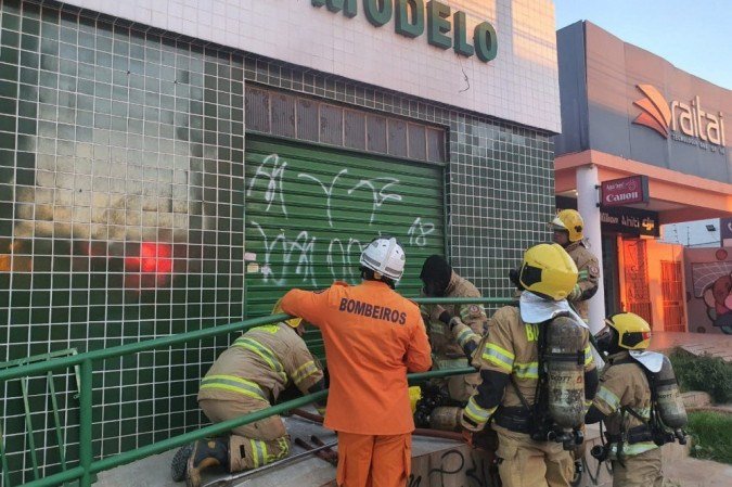O princípio de incêndio pode ter se originado em um computador - (crédito: Divulgação CBMDF) O princípio de incêndio pode ter se originado em um computador - (crédito: Divulgação CBMDF)